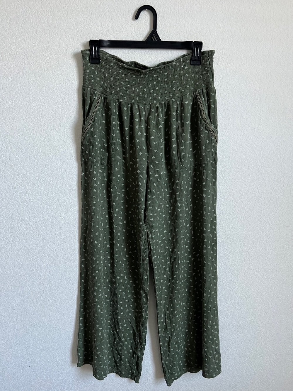 Gauzy Olive Green Wide-Leg Smocked Waist Pants Size L